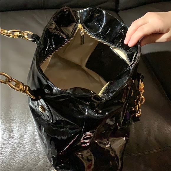 Gorgeous black shiny CC Skye bag - Picture 3 of 5